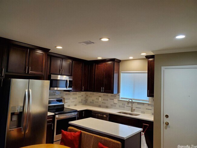 Building Photo - 1201 N Pierce St