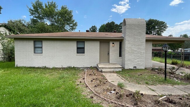 Building Photo - 3 Bedroom • 2 Bath • $1,450/mo
