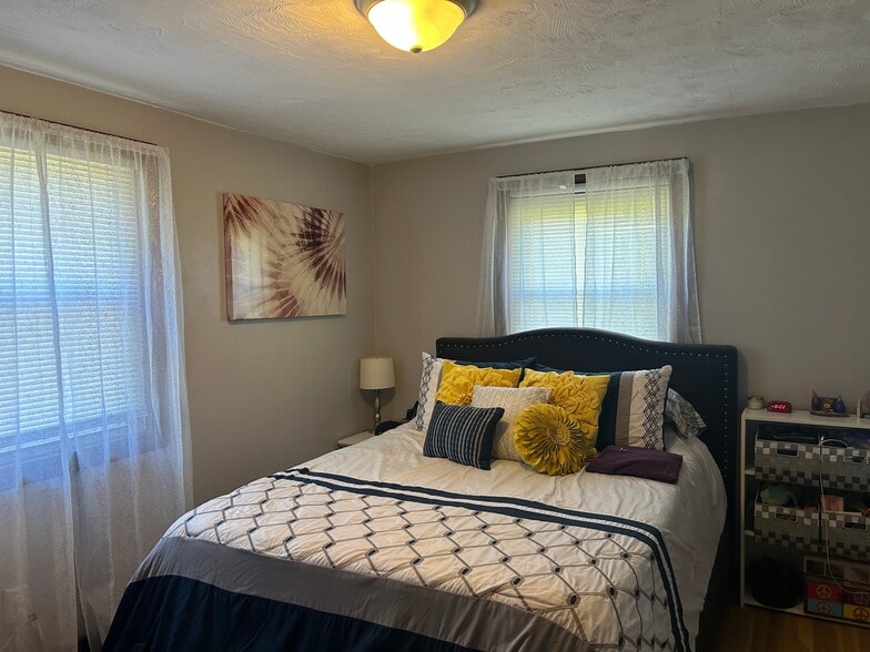 Building Photo - 5 Helen St