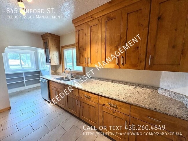 Building Photo - 845 Binford St