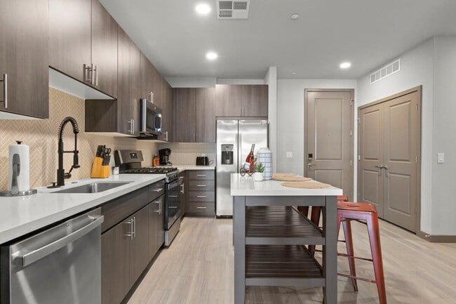 Building Photo - 390 N 2nd Ave