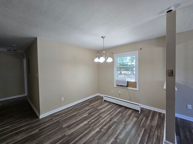 Building Photo - 5523 Livingston Dr