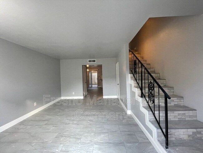 Building Photo - 3318 E Sierra Madre Ave