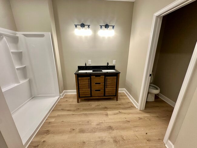 Building Photo - 226 Sylvan Rd