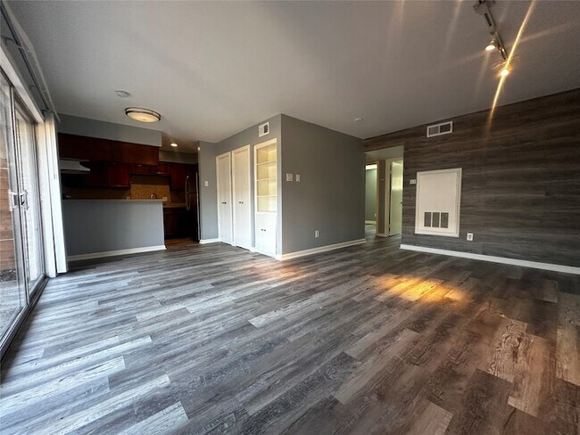 Building Photo - 3262 Branard St