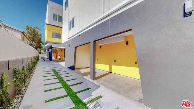 Building Photo - 1509 Cloverdale Ave