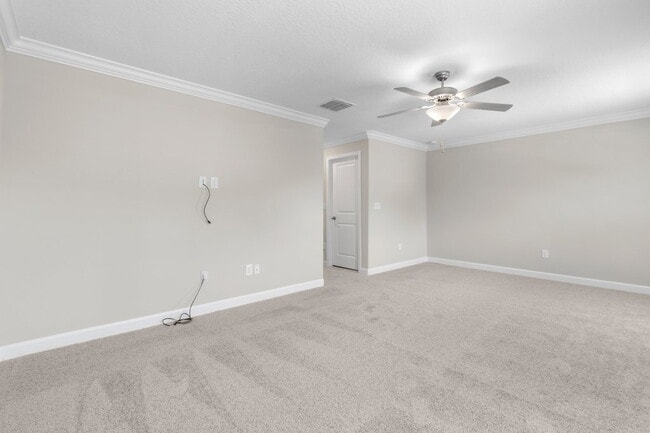 Building Photo - LIKE NEW Townhome in Willow Square!