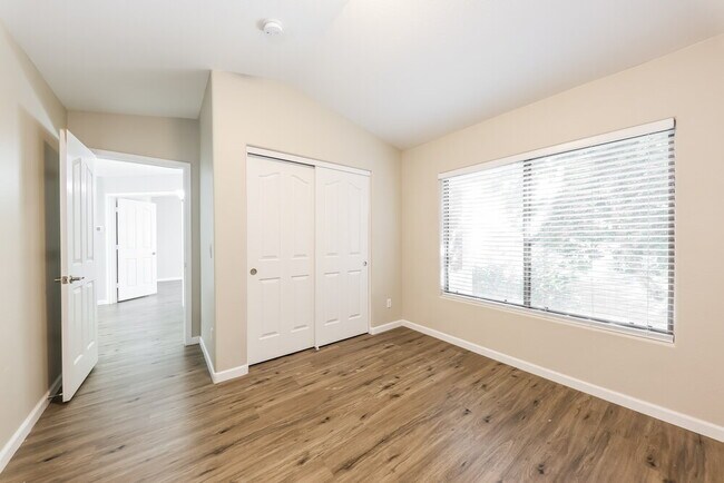 Building Photo - 8557 W Voltaire Ave