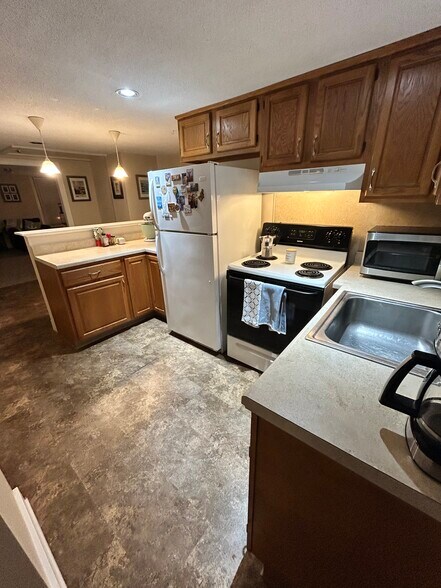 Building Photo - 163 N Main St