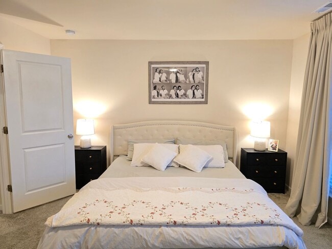 Building Photo - Spacious 3-Bed / 2.5-Bath Townhome near RTP! FREE TV & INTERNET! Reverse Osmosis Purification Sys...