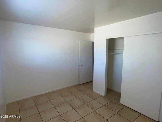 Building Photo - 2002 E Sweetwater Ave