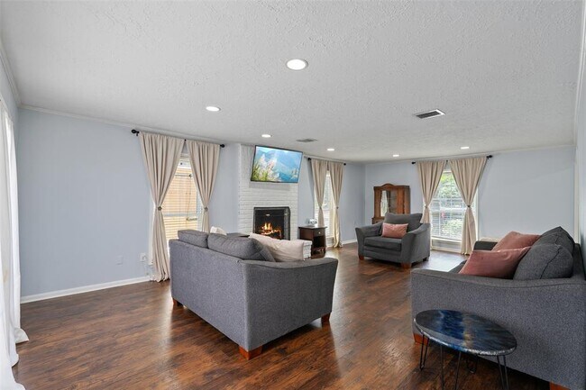 Building Photo - 5614 Bough Ct