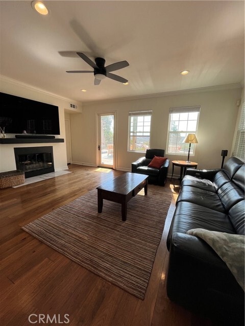 Building Photo - 72 Downing St