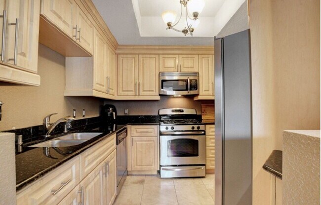 Building Photo - Luxury 1-Bedroom Rental in Guard-Gated Meridian – Walk to the Strip!