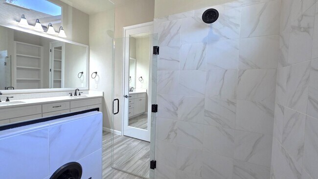 Building Photo - FOR RENT 4 BEDROOM 3 BATHROOM HOME