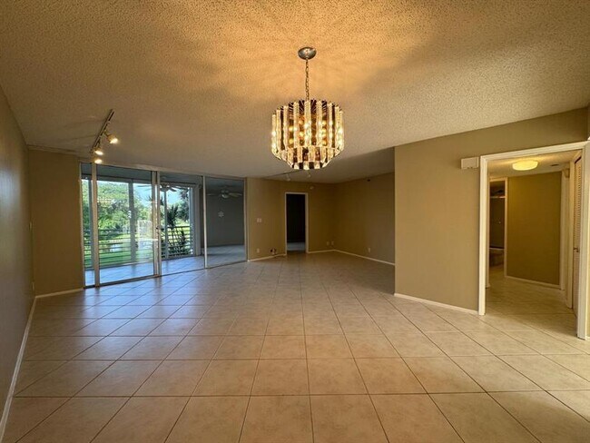 Building Photo - 3507 Oaks Way