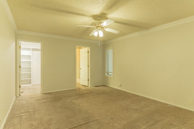 Building Photo - 16 Balenciaga Way