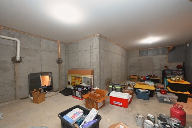 Building Photo - **EXECUTIVE HOME IN WILLIAMSON COUNTY WITH RARE WALK-OUT BASEMENT AND TONS OF STORAGE**