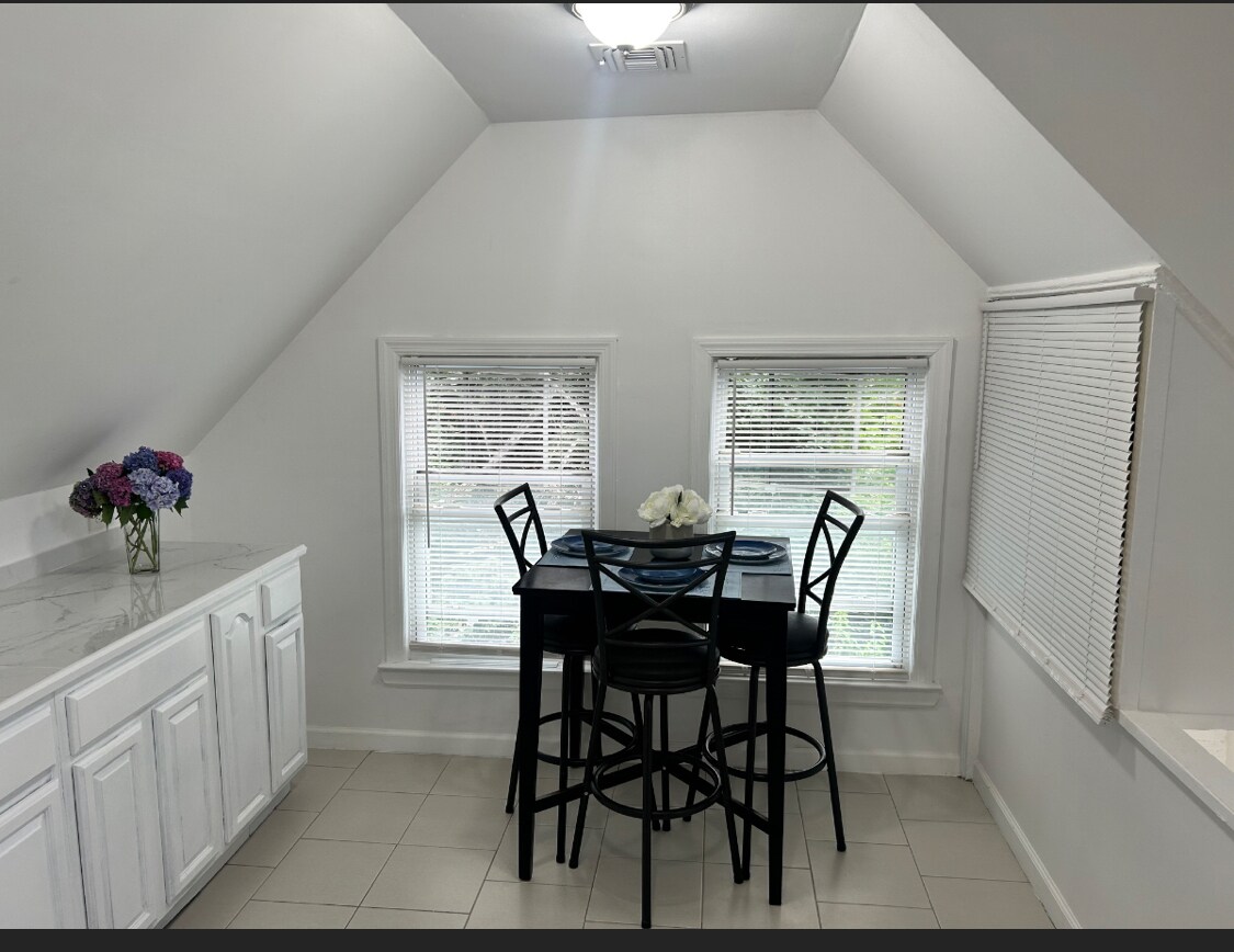 Building Photo - 153 S Grove St