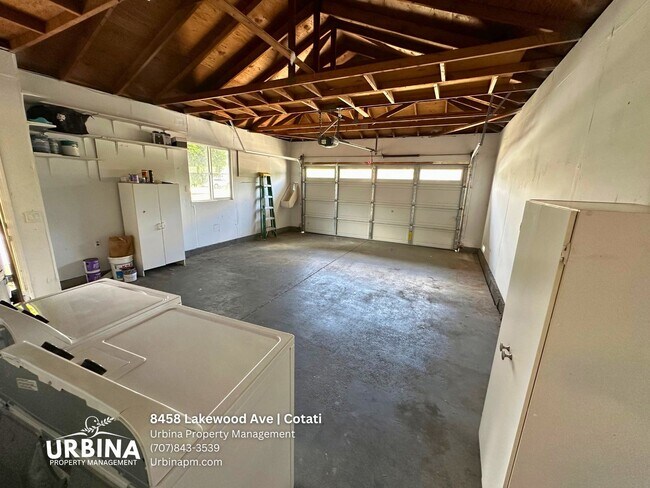 Building Photo - Spacious 4 Bedroom Home in Cotati Near SMART Train - Cosigners Welcome!