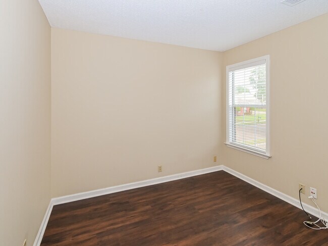 Building Photo - 2815 Fletcher View Dr