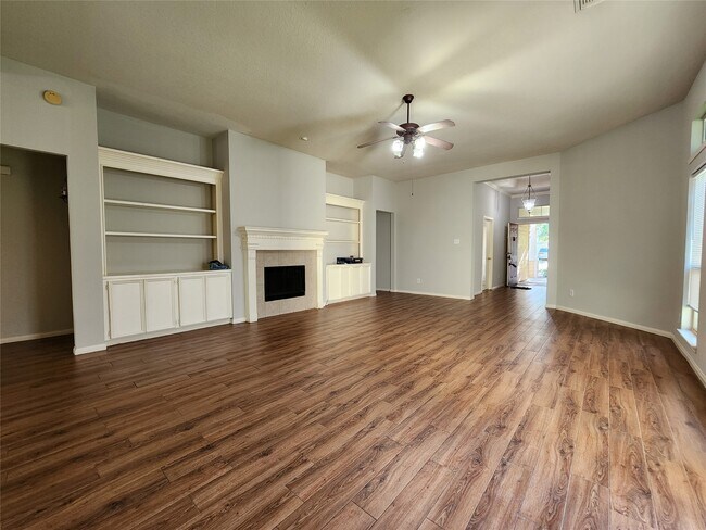 Building Photo - 1011 Lexington Green Dr
