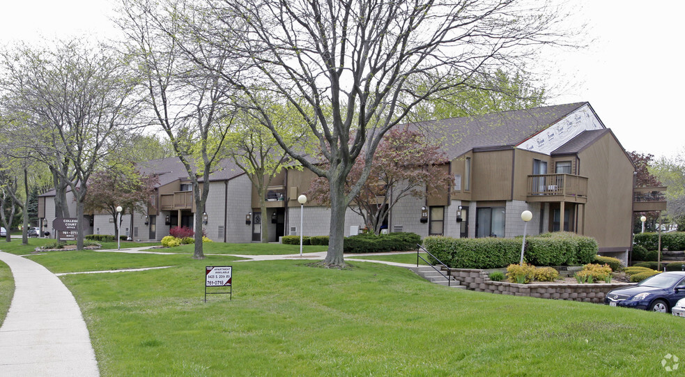 Primary Photo - College Court Apartments