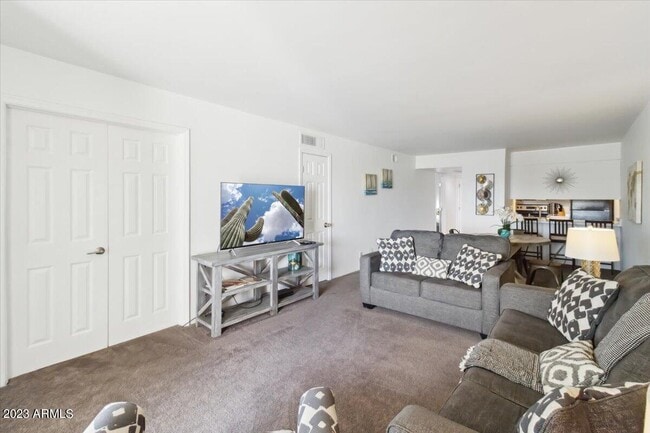 Building Photo - 7625 E Camelback Rd