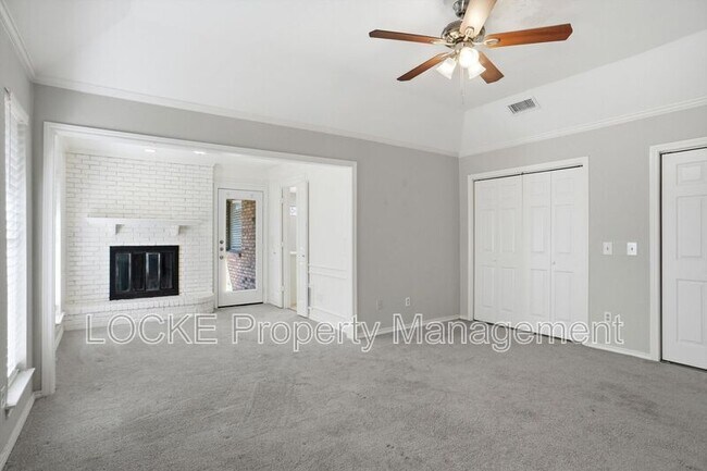 Building Photo - 2212 Valcourt Dr