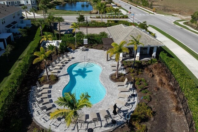 Building Photo - BEAUTIFUL 2 BEDROOM 2.5 BATHROOM TOWNHOME LOCATED IN THE HIGHLY SOUGHT AFTER SKY RANCH COMMUNITY!