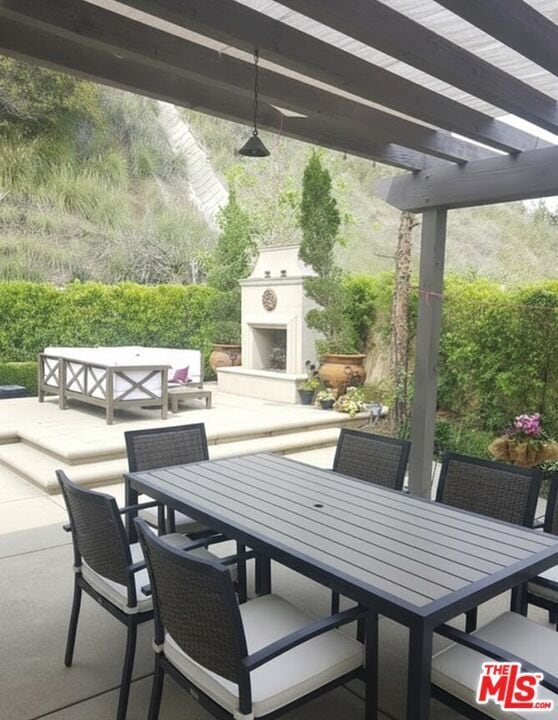 Building Photo - 1939 Calle Dulce