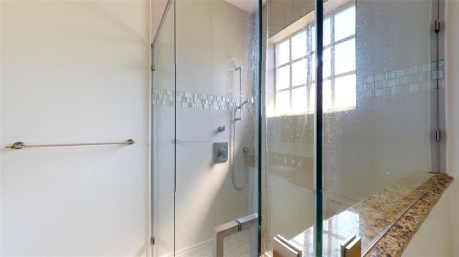 Building Photo - 632 NE 20th St