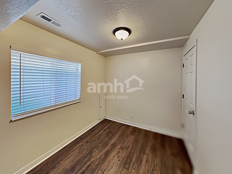 Building Photo - 368 W 13165 S