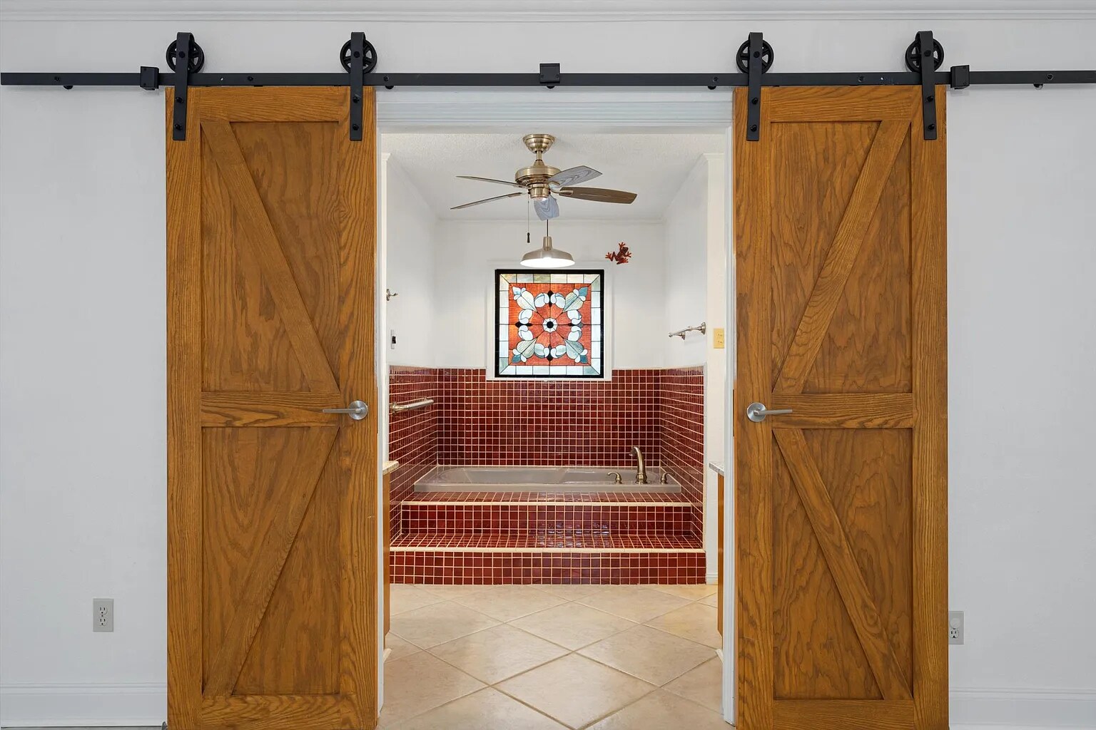 Main Entrance Deep Steeping Tub - 273 Leafy Hollow Ln