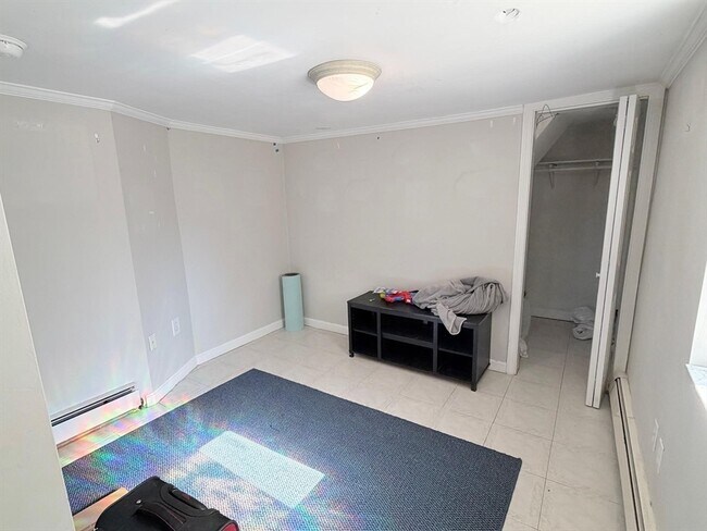 Building Photo - 519 Main St