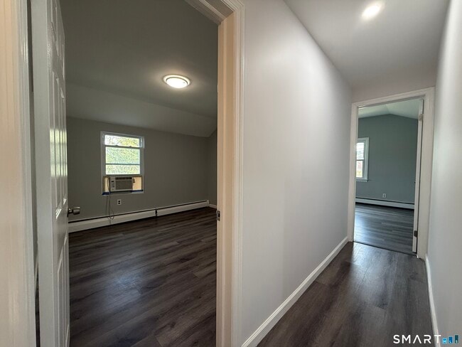 Building Photo - 218 Melville Dr