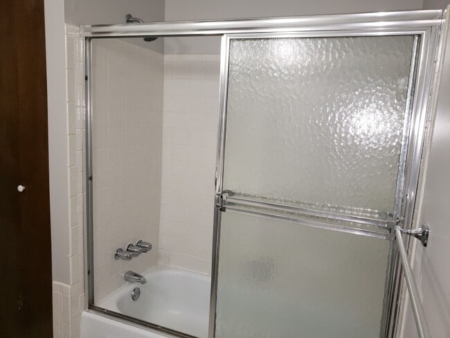 Building Photo - 24694 Creekside Dr