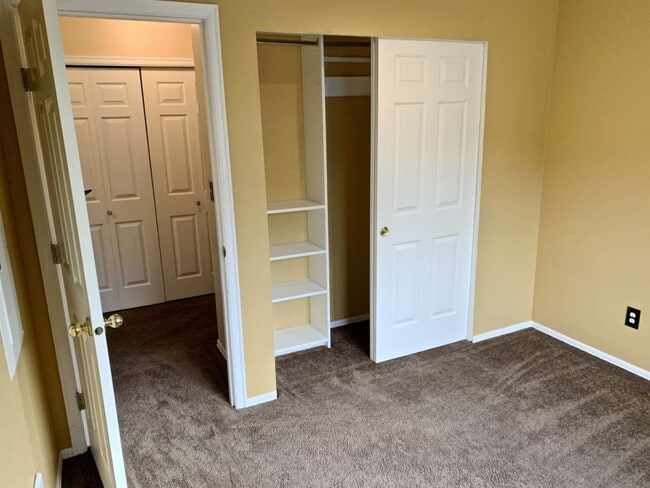 Building Photo - 18501 SE Newport Way