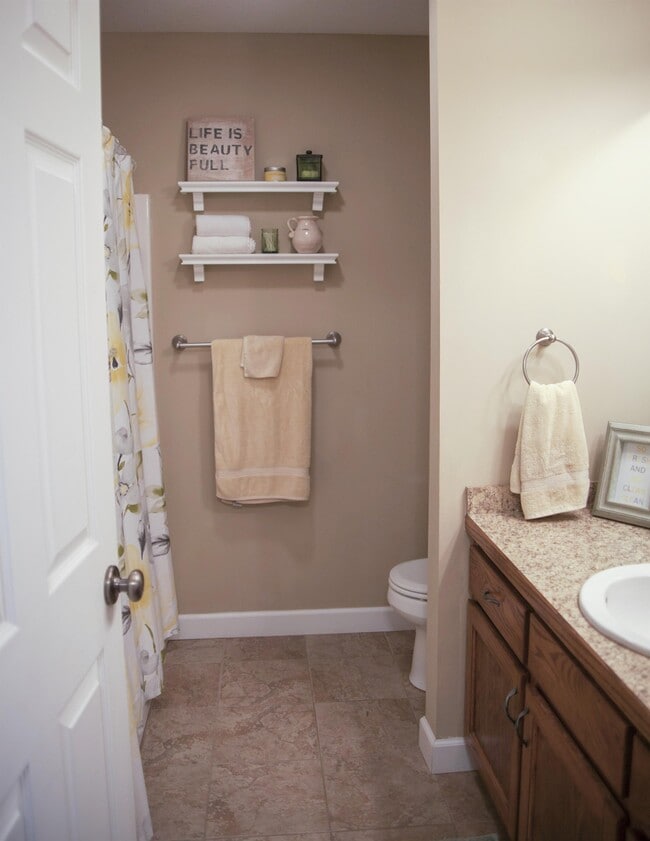 Building Photo - 516 Stone Pointe Dr