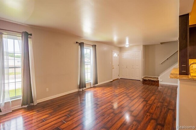 Building Photo - 35243 Turner Dr