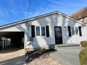 Building Photo - 38215 Circle Dr