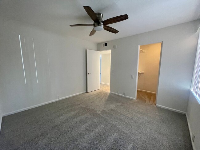 Building Photo - AVAILABLE NOW!!! 2 Bedroom 2 Bathroom Remo...