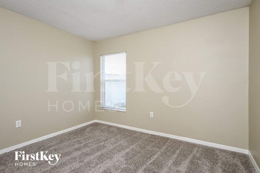 Building Photo - 819 Summer Glen Dr