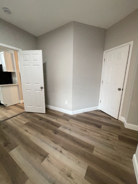 Building Photo - 928 Fairbanks Ave