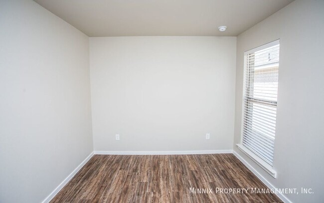 Building Photo - 1916 Langford Ave