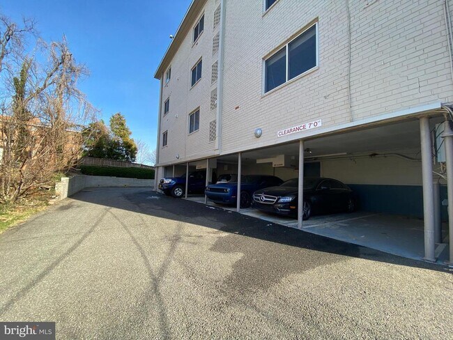 Building Photo - 1221 N Quinn St