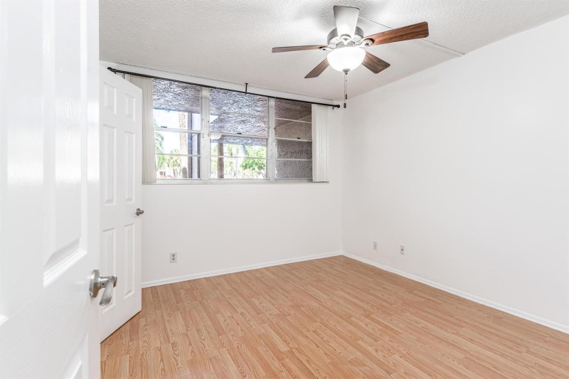 Building Photo - 1811 Sabal Palm Dr