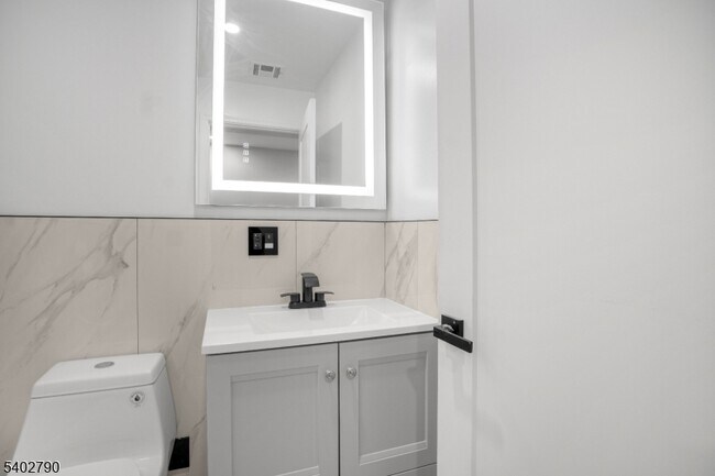 Building Photo - 479 15th Ave