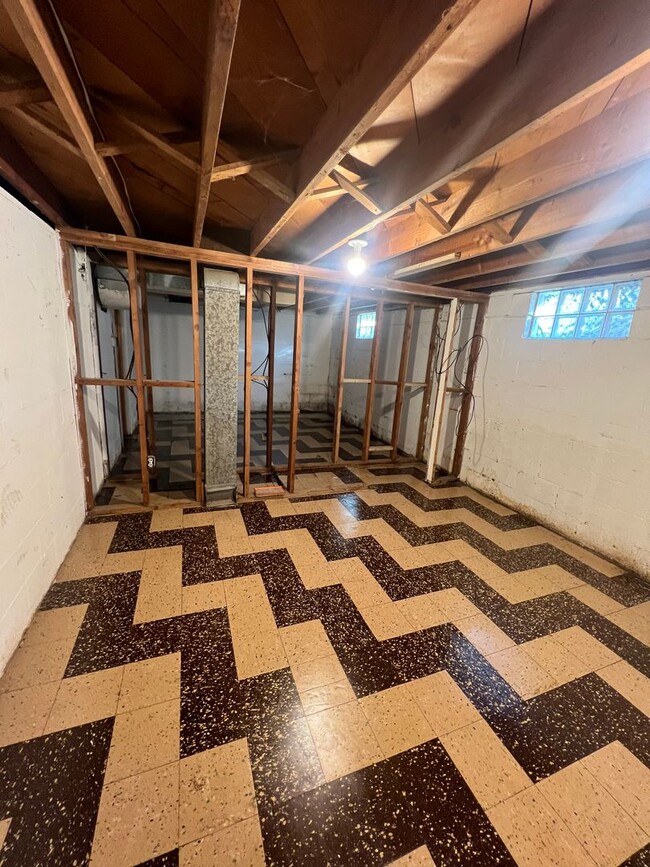 Building Photo - 3-bedroom, 2-bathroom private retreat in C...