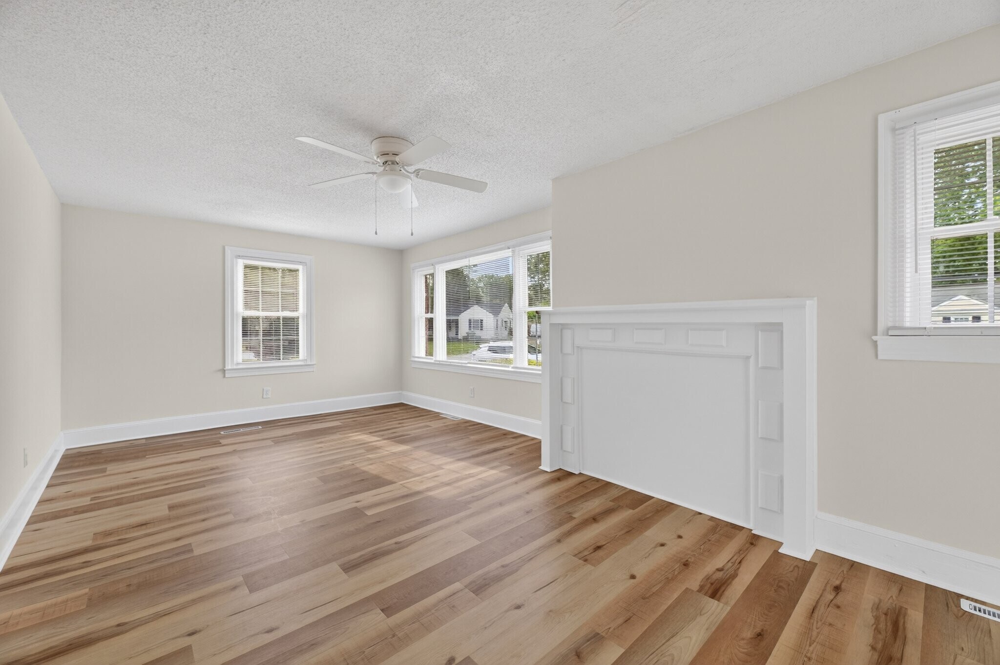 Building Photo - 2813 Jackson Dr